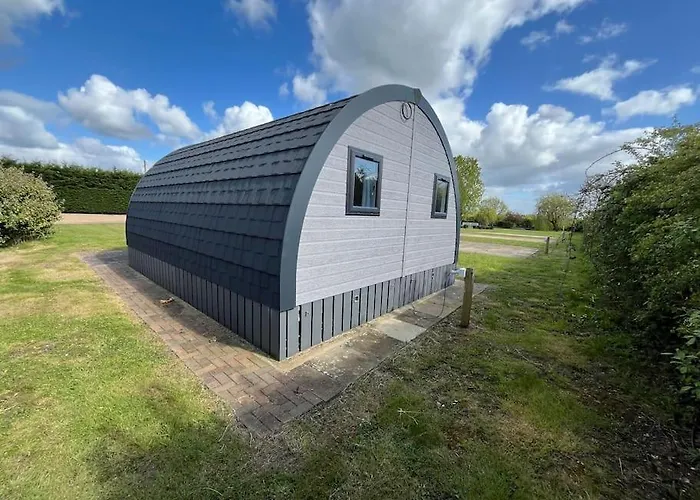 Windmill Glamping Pod With Hot Tub - The Hideaway