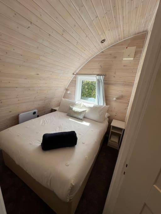 Windmill Glamping Pod With Hot Tub - The Hideaway Сasa de vacaciones *